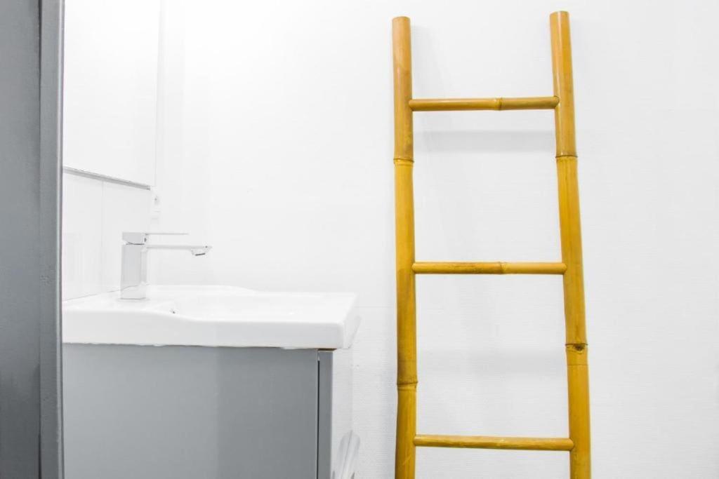 Le Descartes, A 50M De La Gare Fibre/Tv Connecte Apartment Поатие Екстериор снимка