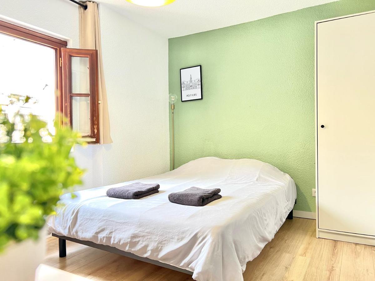 Le Descartes, A 50M De La Gare Fibre/Tv Connecte Apartment Поатие Екстериор снимка