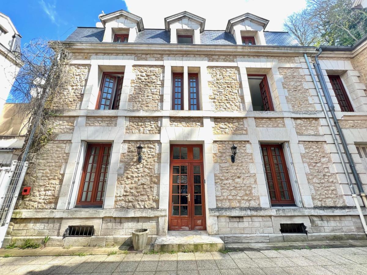 Le Descartes, A 50M De La Gare Fibre/Tv Connecte Apartment Поатие Екстериор снимка